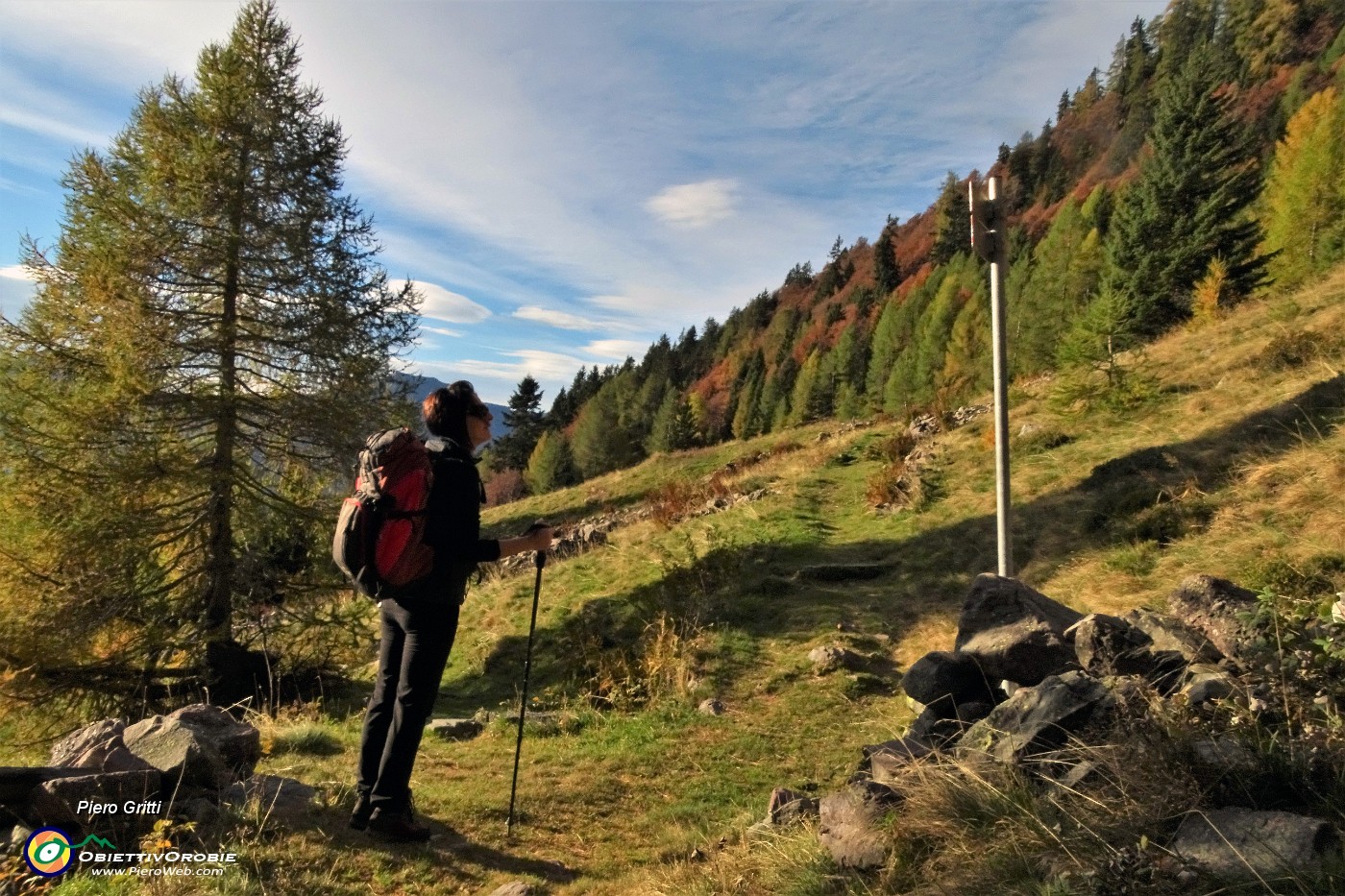 16 All'Alpeggio Valletto (1600 m) seguiamo il sent. 107A, due ore, anche abbondanti,  per la Bocca di Trona.JPG -                                